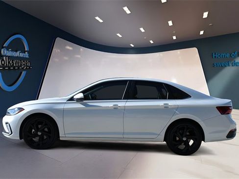 Certified 2025 Volkswagen Jetta SE image 8