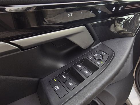 Used 2024 BMW 530i image 11