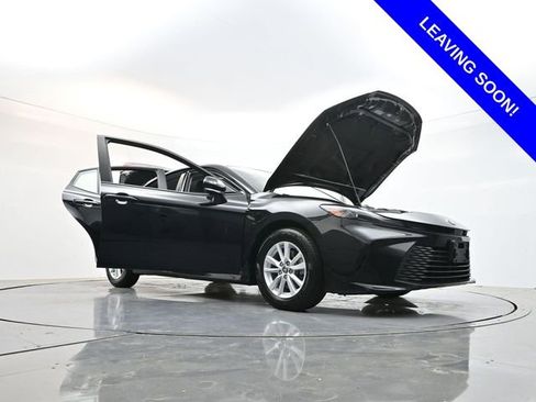 Used 2025 Toyota Camry LE FWD image 34
