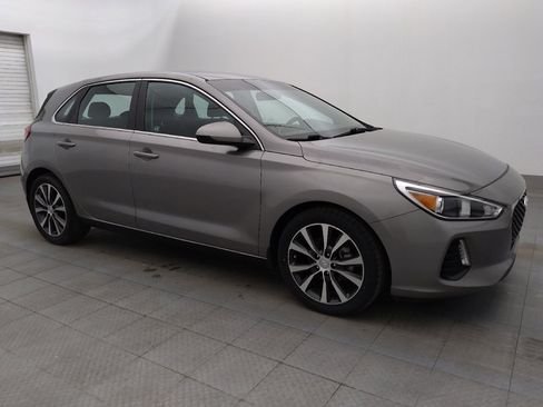 Used 2020 Hyundai Elantra GT FWD image 11