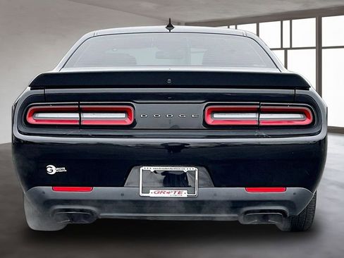 Used 2015 Dodge Challenger SRT Hellcat image 4