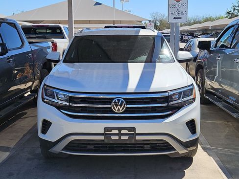 Used 2023 Volkswagen Atlas Cross Sport SE image 2