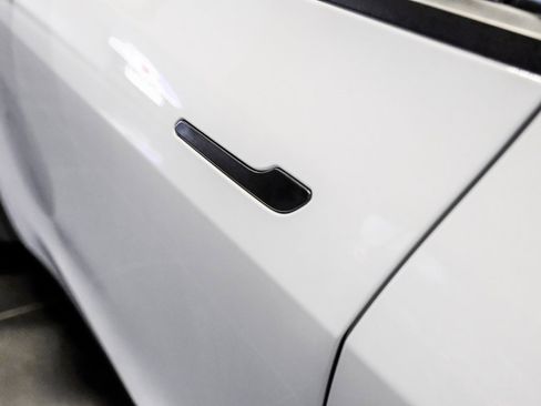 Used 2022 Tesla Model Y Long Range image 37