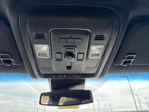 Used 2023 Chevrolet Suburban Premier image 10