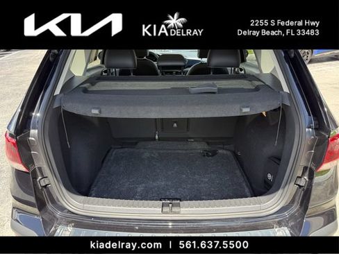 Used 2023 Volkswagen Taos SE w/ Panoramic Sunroof Package FWD image 8