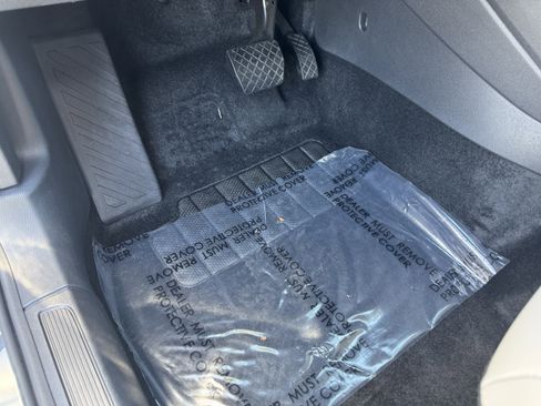 Used 2025 Volkswagen Taos SE image 18