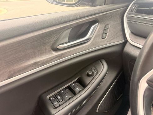 Used 2021 Jeep Grand Cherokee L Limited AWD/4WD image 19