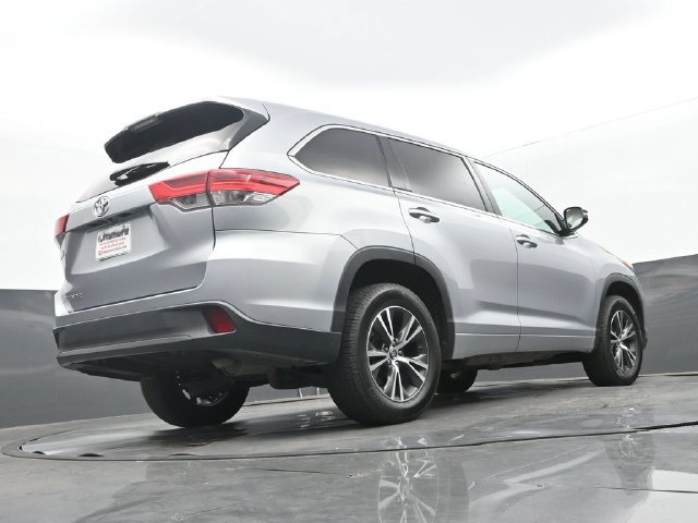 Used 2017 Toyota Highlander LE FWD image 11