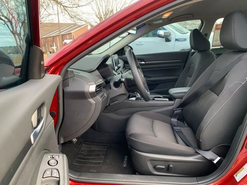 Used 2024 Nissan Altima 2.5 SV image 21