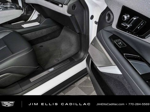 Certified 2025 Cadillac Optiq Luxury 1 AWD/4WD image 24