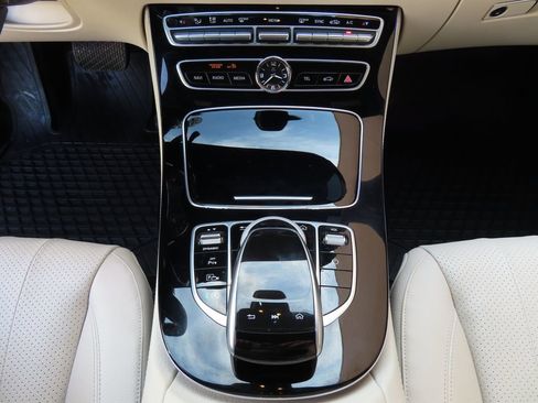 Used 2017 Mercedes-Benz E 300 4MATIC image 11
