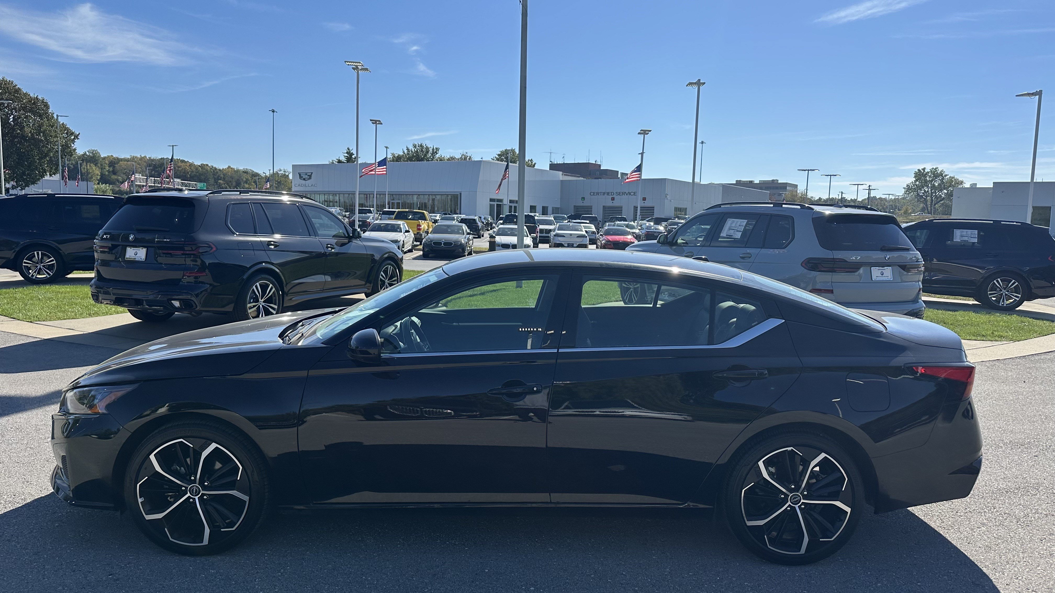 Used 2025 Nissan Altima 2.5 SR FWD image 7