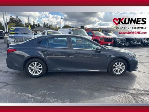 Used 2025 Toyota Camry LE image 3