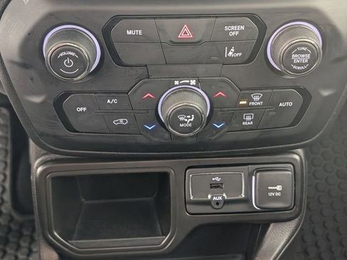 Used 2021 Jeep Renegade Latitude w/ Convenience Group image 21