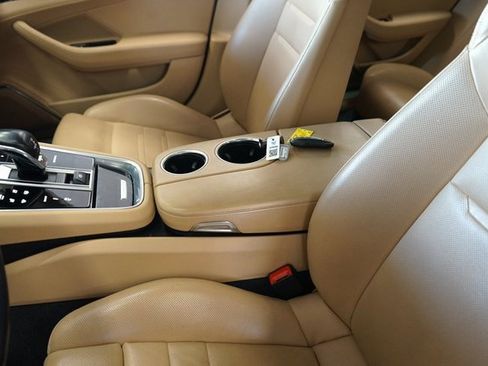 Used 2019 Porsche Panamera 4 image 30