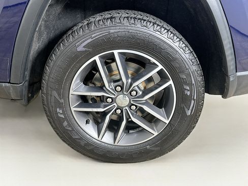 Used 2017 Jeep Grand Cherokee Limited w/ Luxury Group II AWD/4WD image 11
