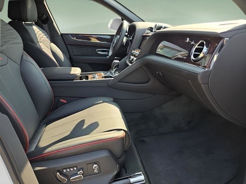 Used 2023 Bentley Bentayga Extended Wheelbase image 2