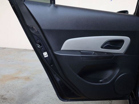 Used 2016 Chevrolet Cruze LS FWD image 16