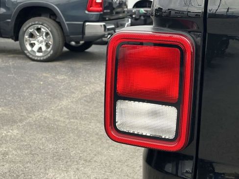 Used 2022 Jeep Gladiator Willys image 10