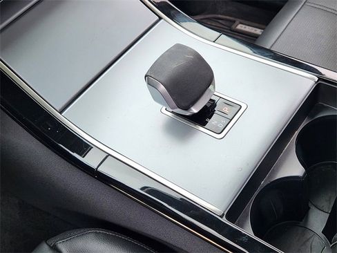Used 2025 Land Rover Range Rover Velar S image 19