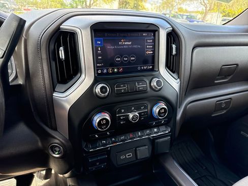 Used 2020 GMC Sierra 1500 Elevation w/ Elevation Value Package image 17