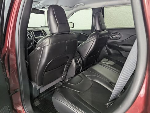 Used 2019 Jeep Cherokee Latitude Plus AWD/4WD image 11