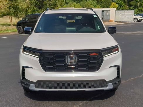 New 2025 Honda Pilot TrailSport image 3