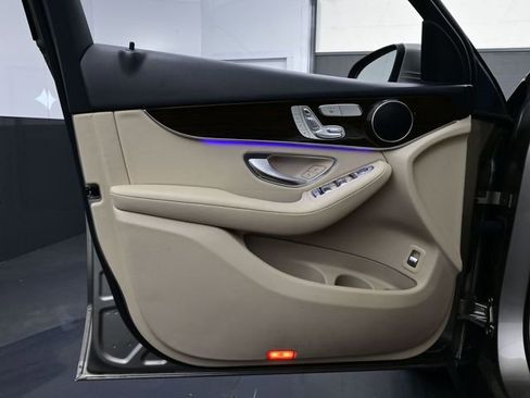 Used 2022 Mercedes-Benz GLC 300 image 7