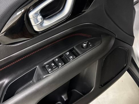 Used 2022 Jeep Compass Trailhawk w/ Trailhawk Convenience Group AWD/4WD image 17