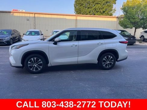 Used 2020 Toyota Highlander XLE FWD image 39