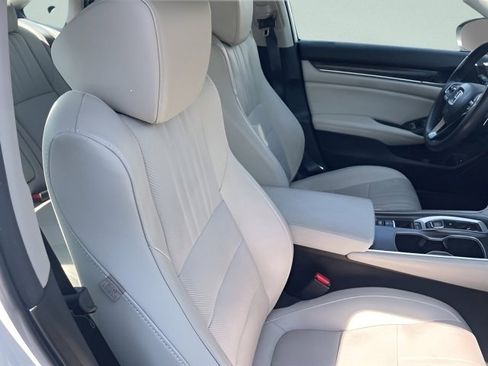Used 2019 Honda Accord Touring image 8