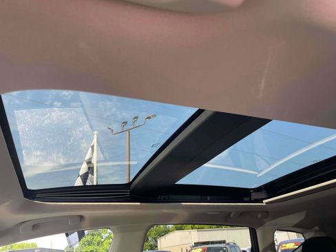 Used 2018 Nissan Murano SV w/ Premium Package FWD image 8