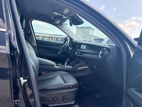 Used 2019 Alfa Romeo Stelvio AWD image 5