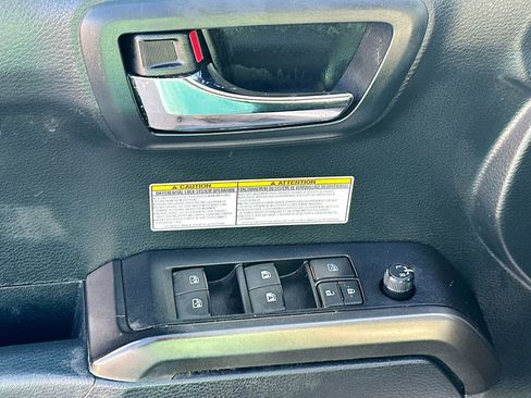 Used 2019 Toyota Tacoma TRD Off-Road w/ TRD Premium Off Road Package image 21