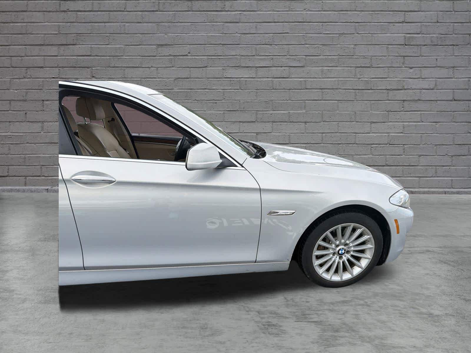 Used 2013 BMW 535i xDrive Sedan AWD/4WD image 11