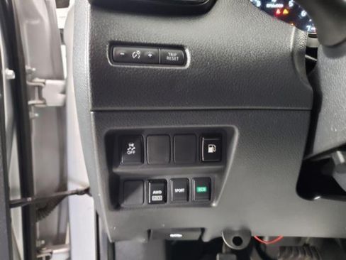 Used 2018 Nissan Rogue S AWD/4WD image 15