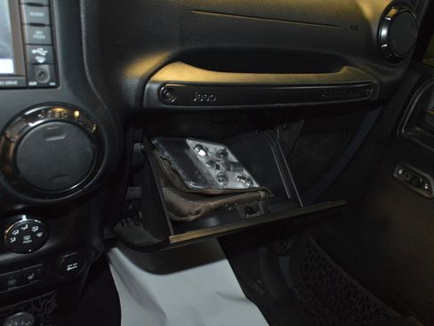 Used 2017 Jeep Wrangler Unlimited Sahara image 20