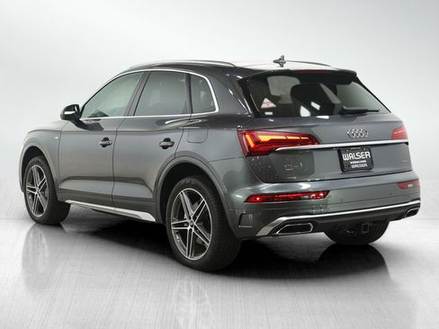 Used 2024 Audi Q5 e Premium Plus w/ Premium Plus Package image 3
