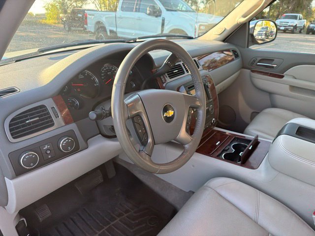 Used 2010 Chevrolet Avalanche LTZ AWD/4WD image 13