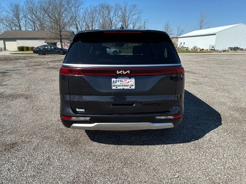 Used 2023 Kia Carnival LX FWD image 4