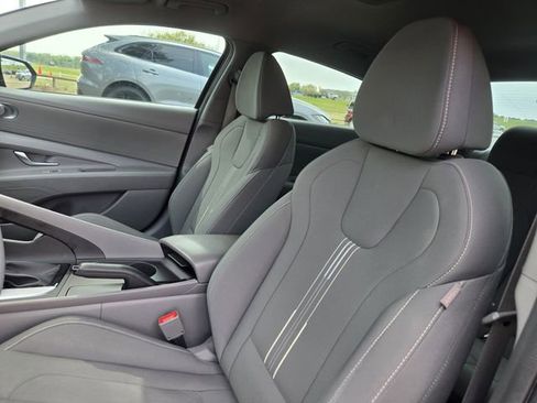 Used 2023 Hyundai Elantra SEL w/ Preferred Accessory Package image 9