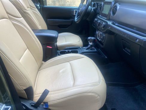 Used 2022 Jeep Wrangler Unlimited Sport w/ Sun And Sound Package AWD/4WD image 8