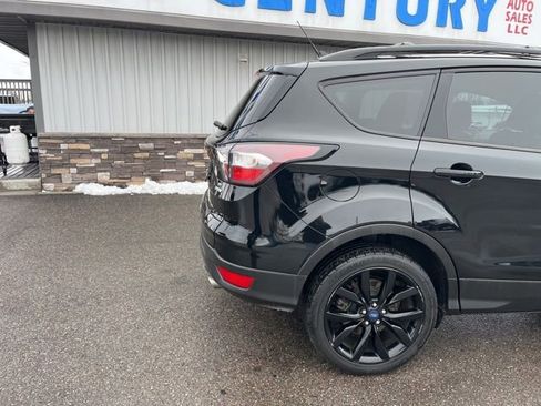 Used 2018 Ford Escape SE w/ SE Sport Appearance Package image 17