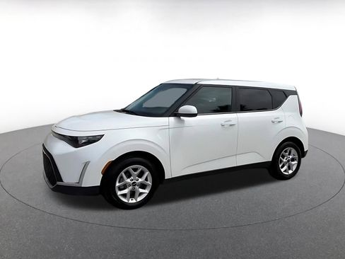 Used 2025 Kia Soul LX w/ LX Technology Package FWD image 8