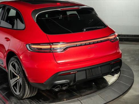 Used 2025 Porsche Macan Turbo AWD/4WD image 32