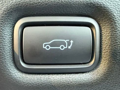 Used 2025 Hyundai Ioniq 5 SEL image 13