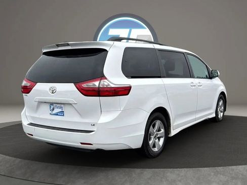 Used 2018 Toyota Sienna LE image 14