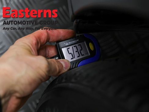 Used 2023 Nissan Kicks SR w/ SR Premium Package FWD image 27