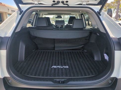 Used 2021 Toyota RAV4 XLE Premium image 29