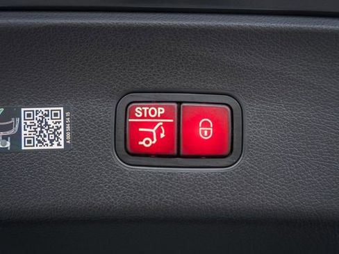 Certified 2025 Mercedes-Benz GLC 300 4MATIC image 11